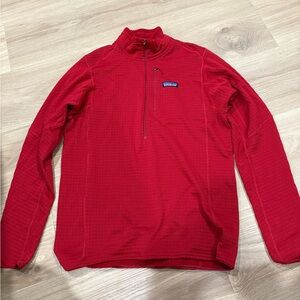 Patagonia Men’s size medium red quarter zip base layer- never worn only washed